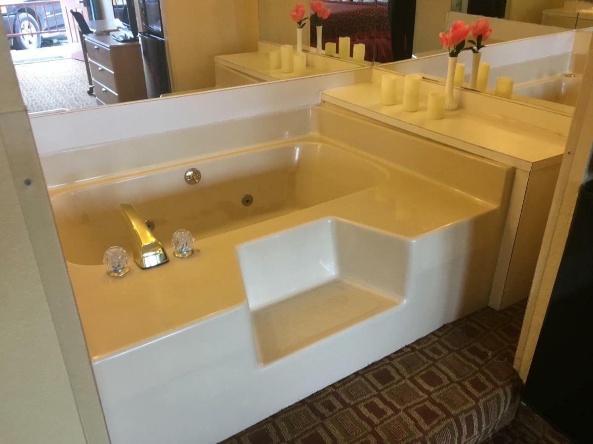 King Room Jacuzzi Non-Smoking