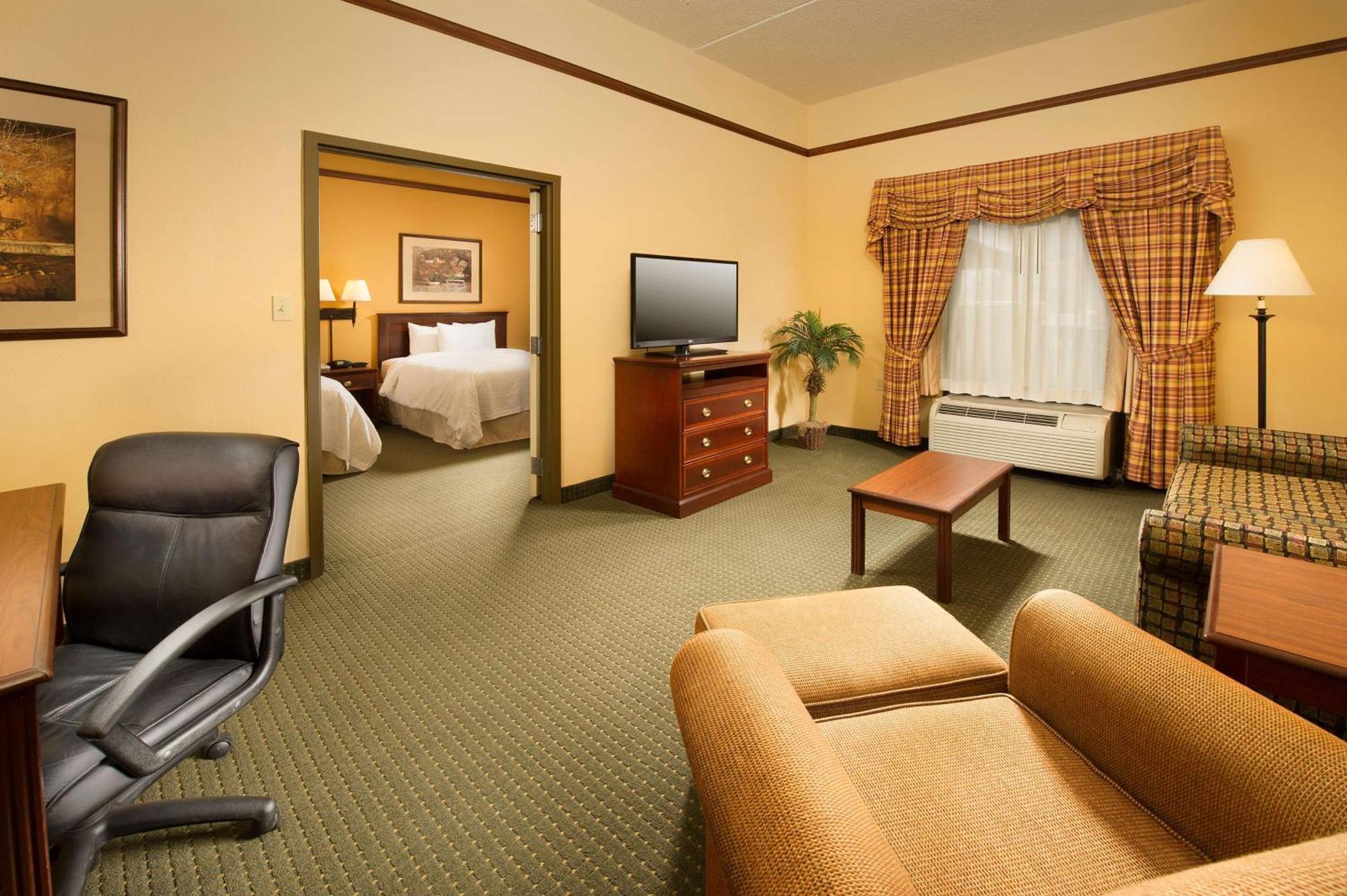 One-Bedroom Queen Suite with Two Queen Beds - Non-Smoking