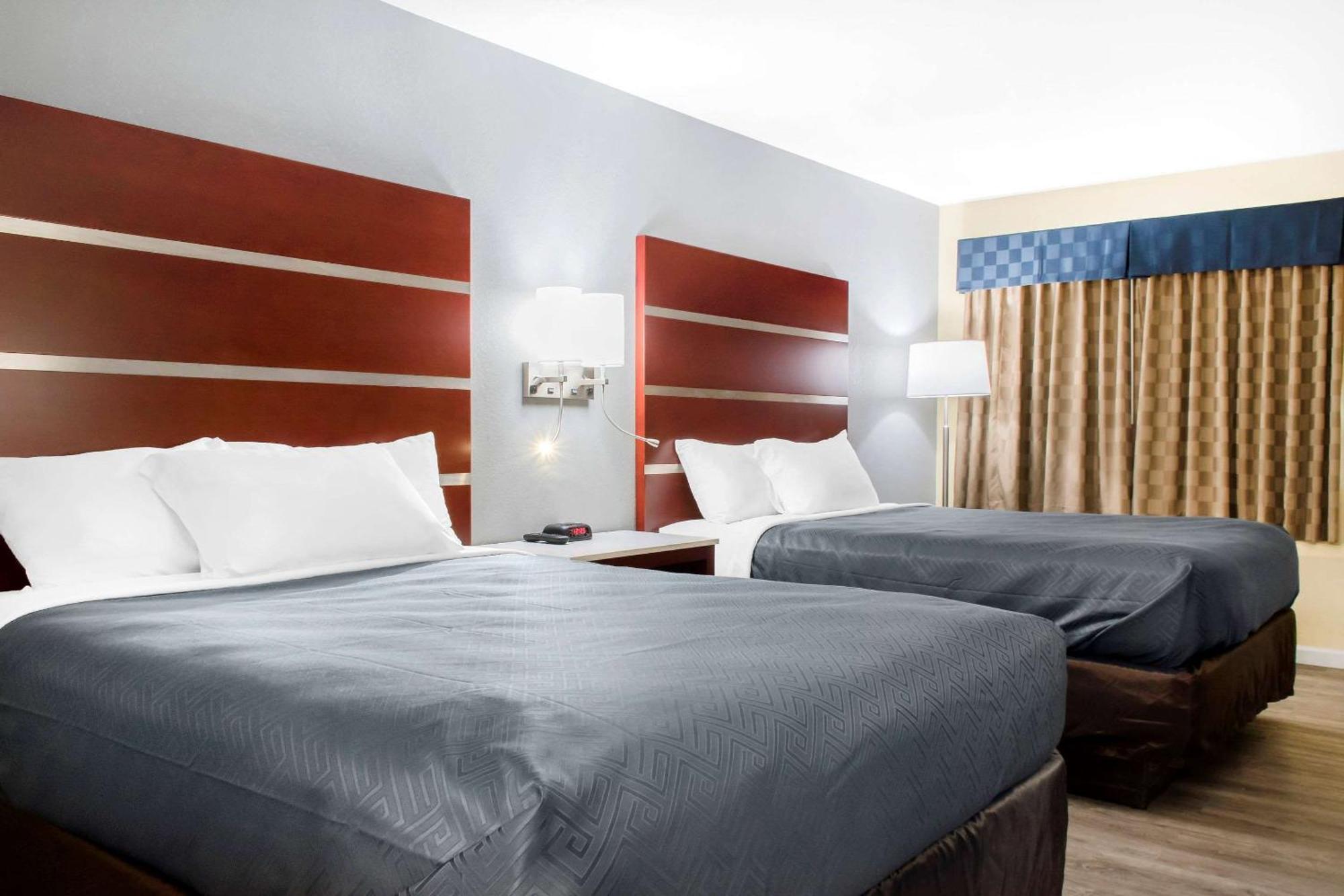 Standard Queen Room Two Queen Beds Non-Smoking