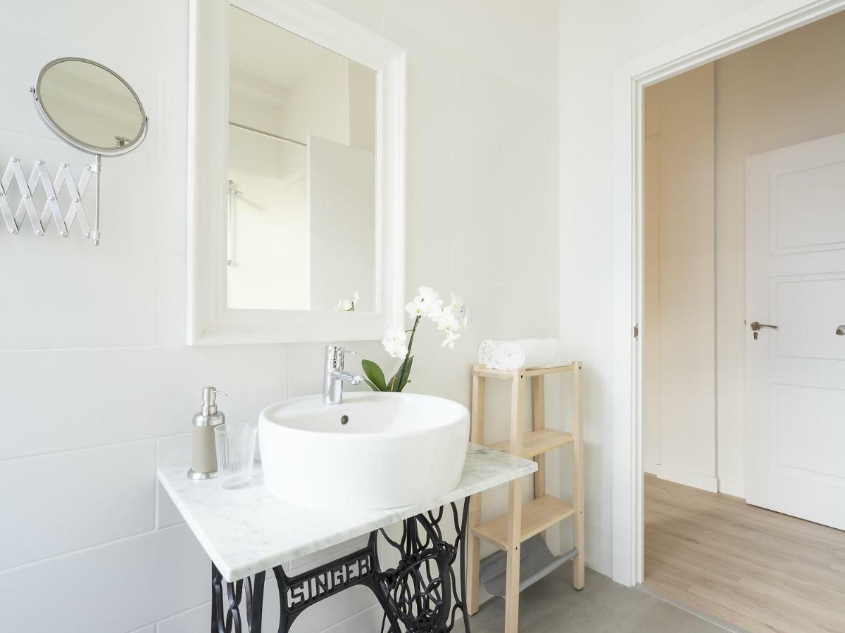 Single Room with Private Bathroom