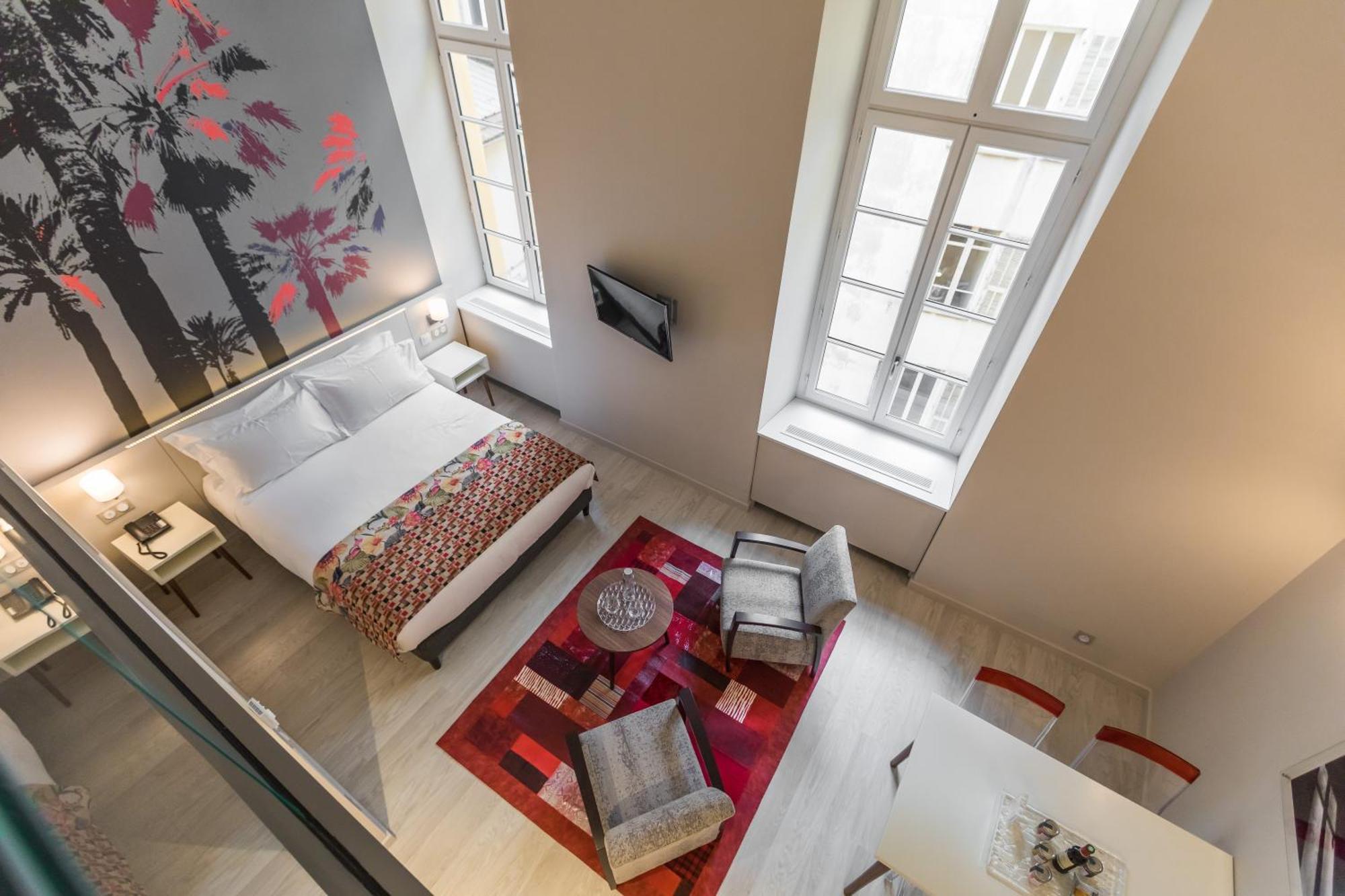 Deluxe Suite Mezzanine