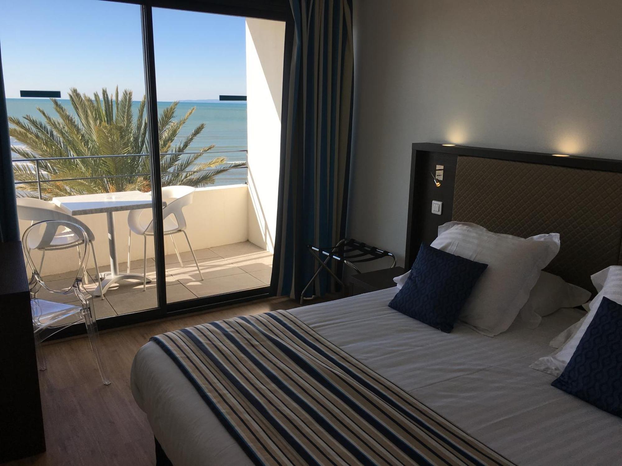 Double or Twin Room Sea View