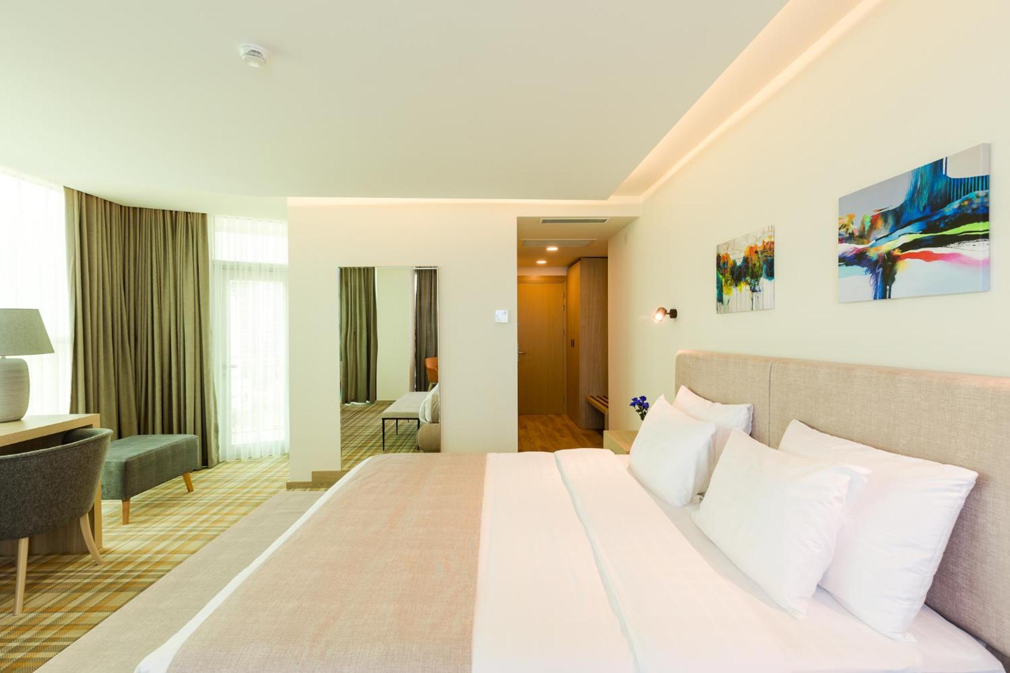 Junior King Suite with Balcony and Panorama View