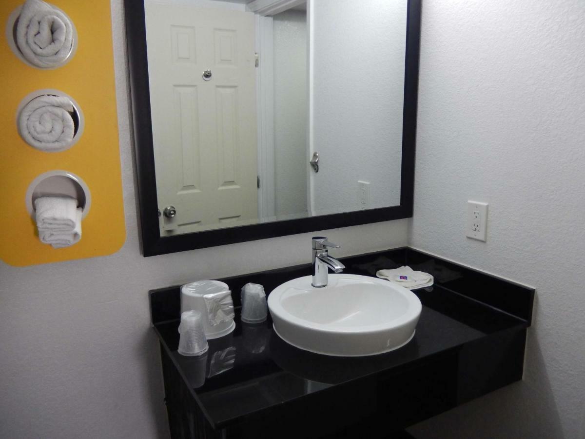 Deluxe Queen Room Non-Smoking