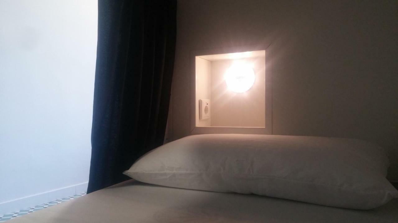 Single Bed Mixed Dormitory Room