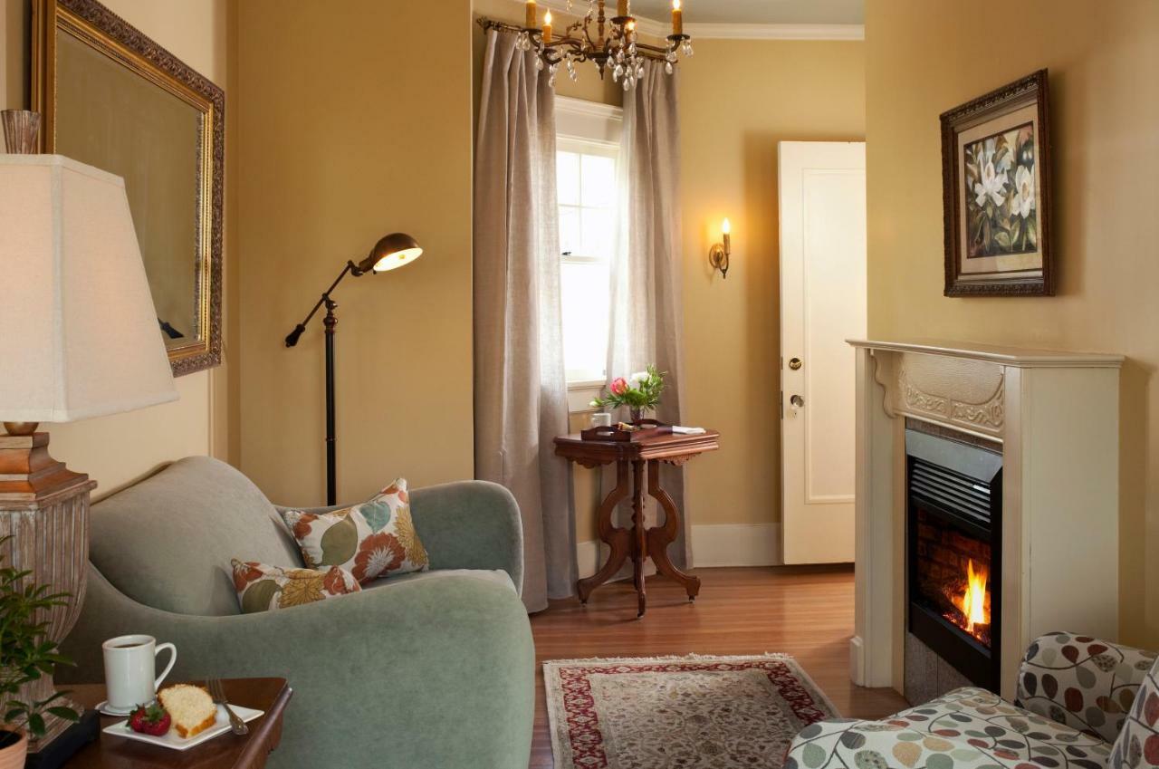 Deluxe King Suite