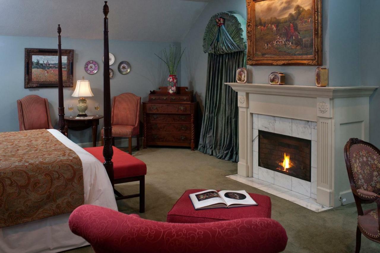 Deluxe King Suite