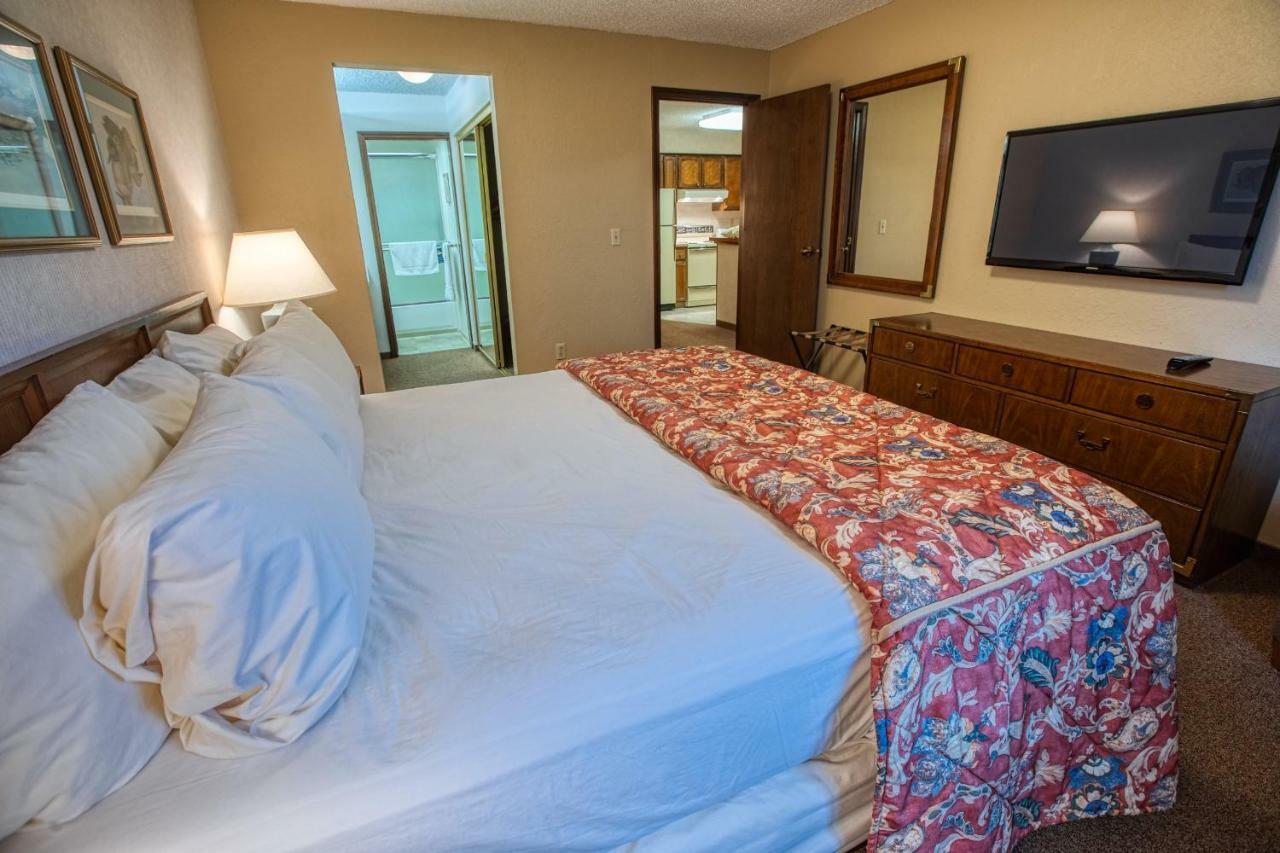 Deluxe King Suite