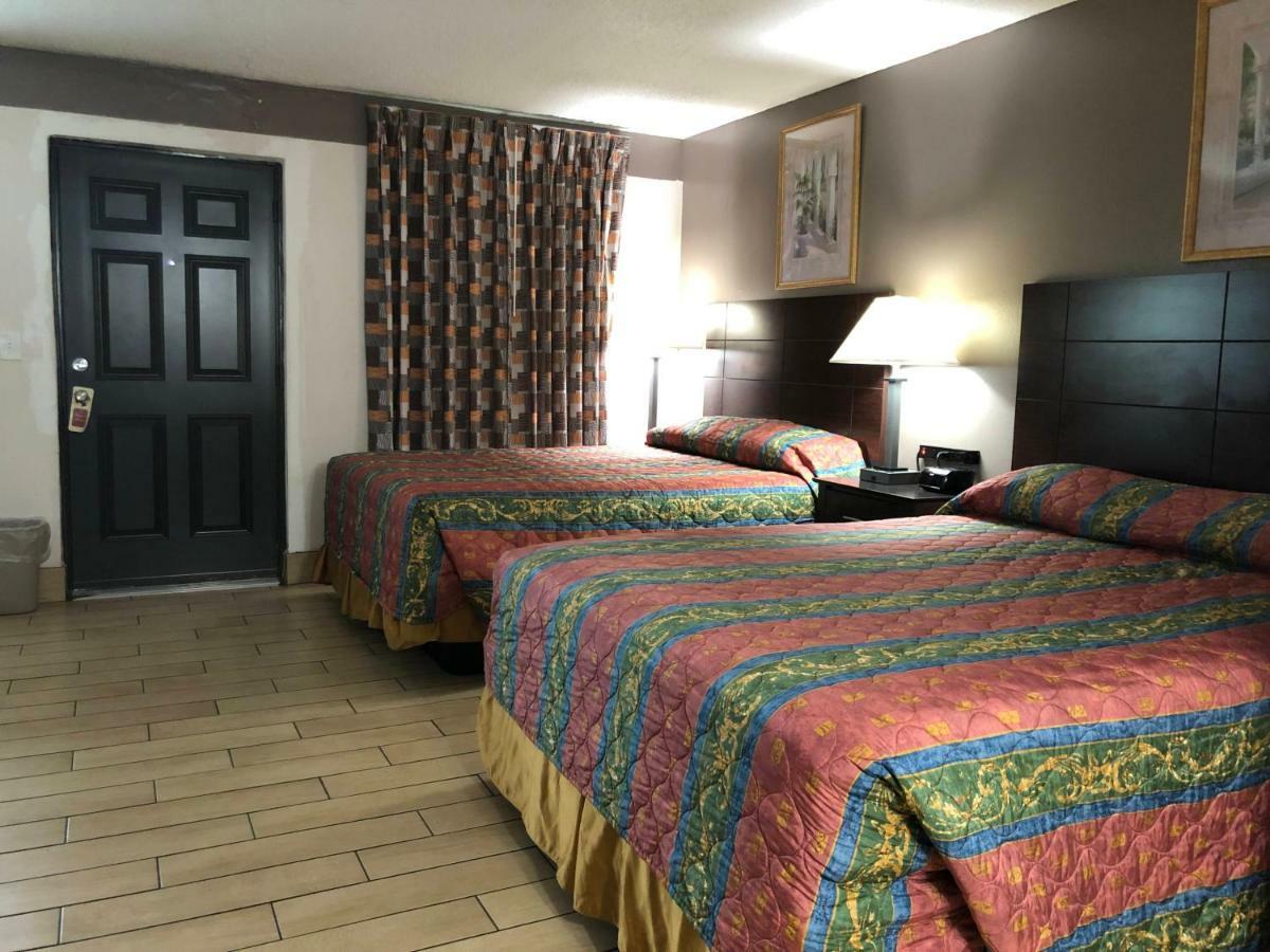 Standard Queen Room Two Queen Beds Pet Friendly