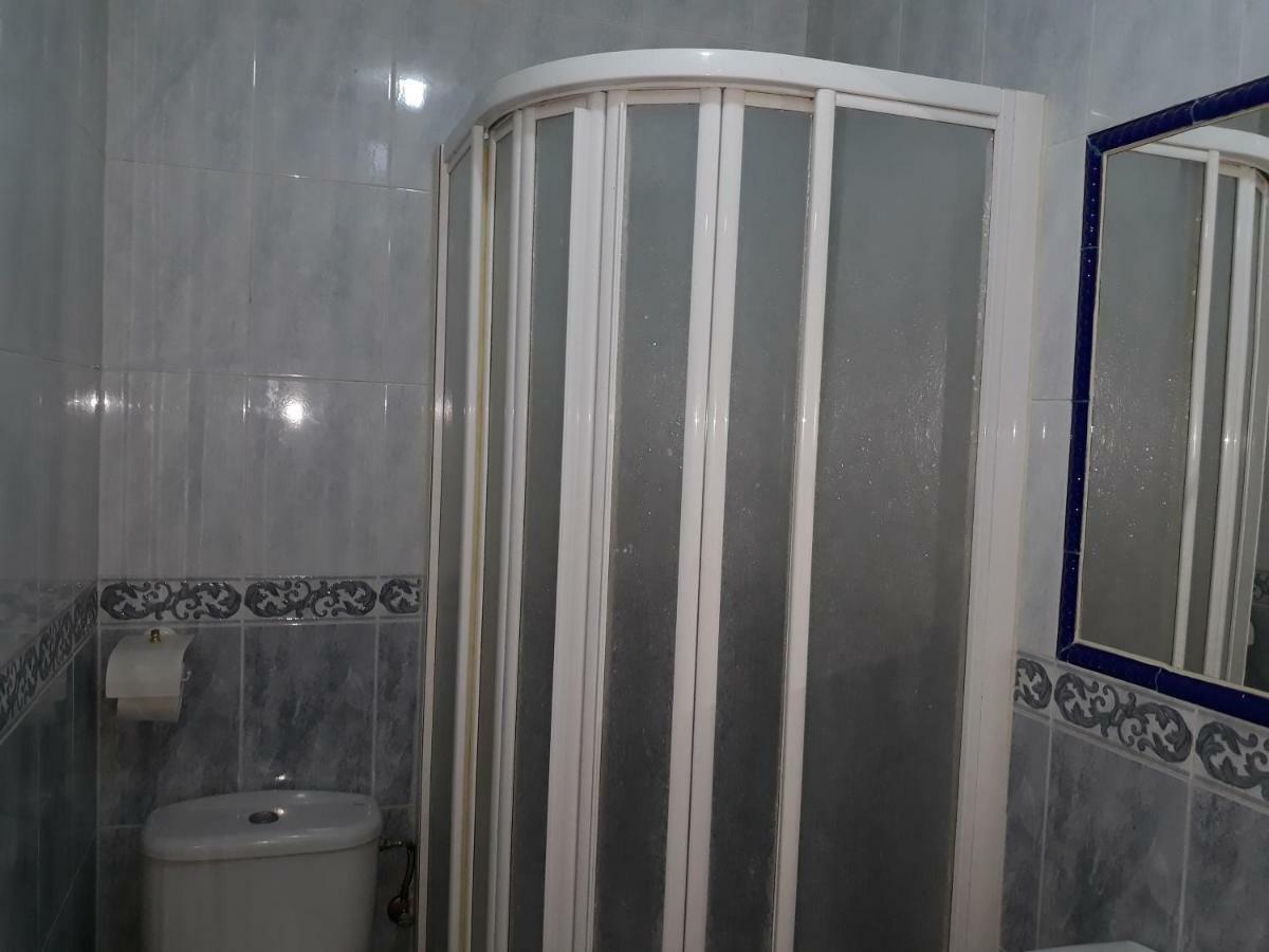 Economy Twin Room Private Bathroom