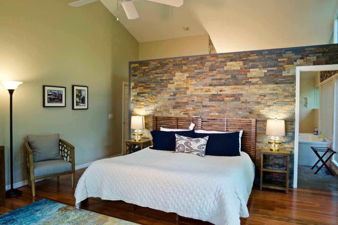 Deluxe King Suite