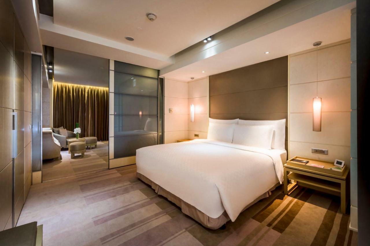Nikko Club Executive Suite King Room