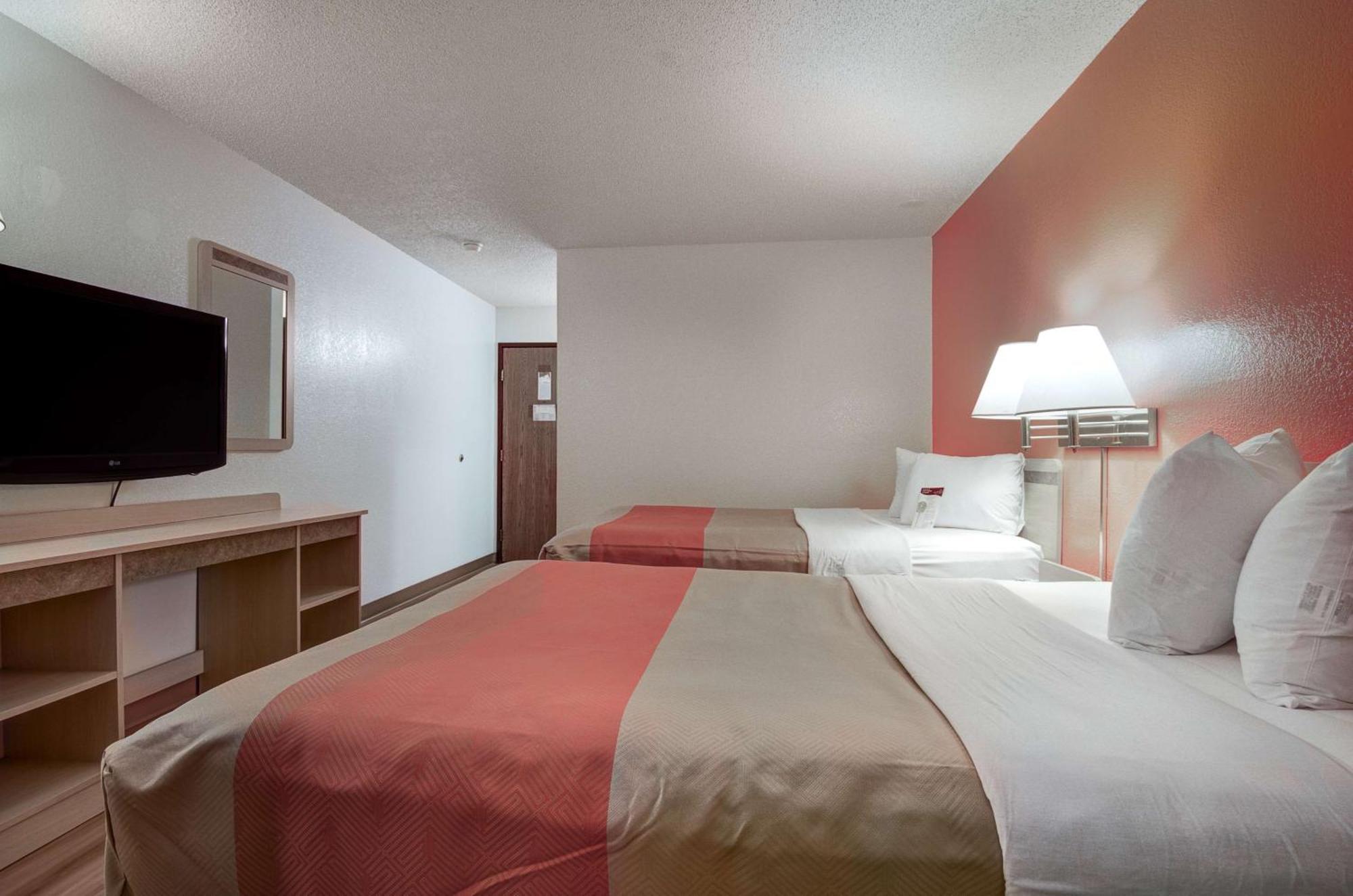 Queen Room Two Queen Beds Non-Smoking