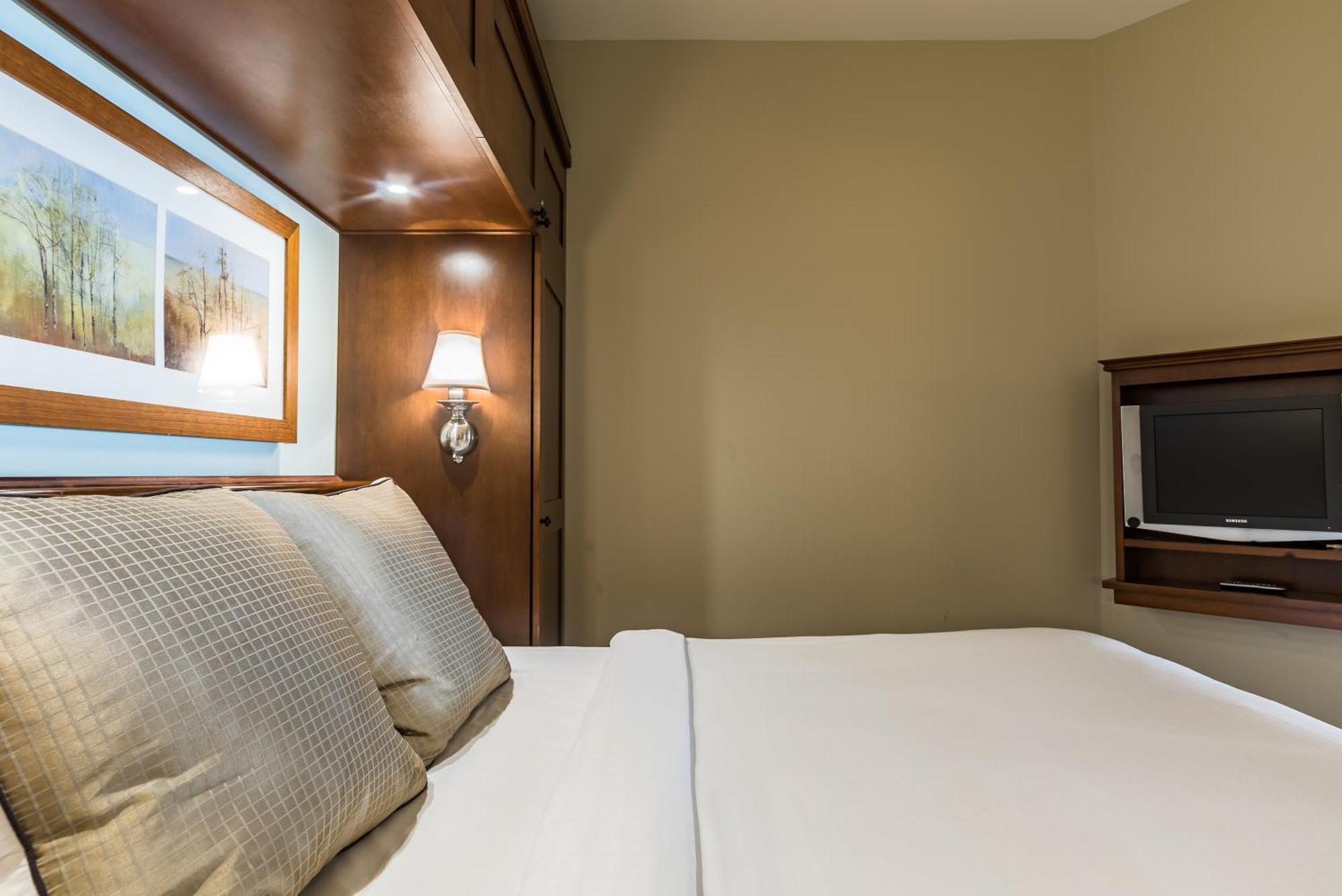 One-Bedroom Family Suite