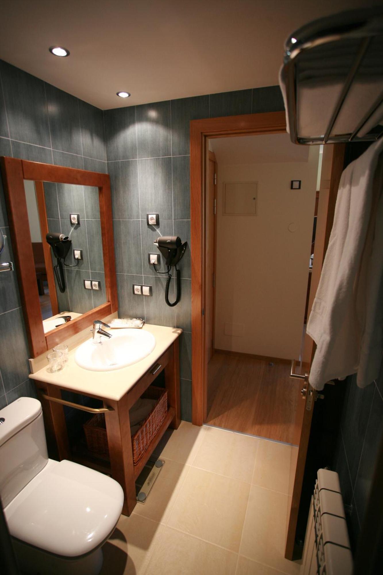 Suite with Spa Access (2 Adults and 3 Children),917564956:JPEG