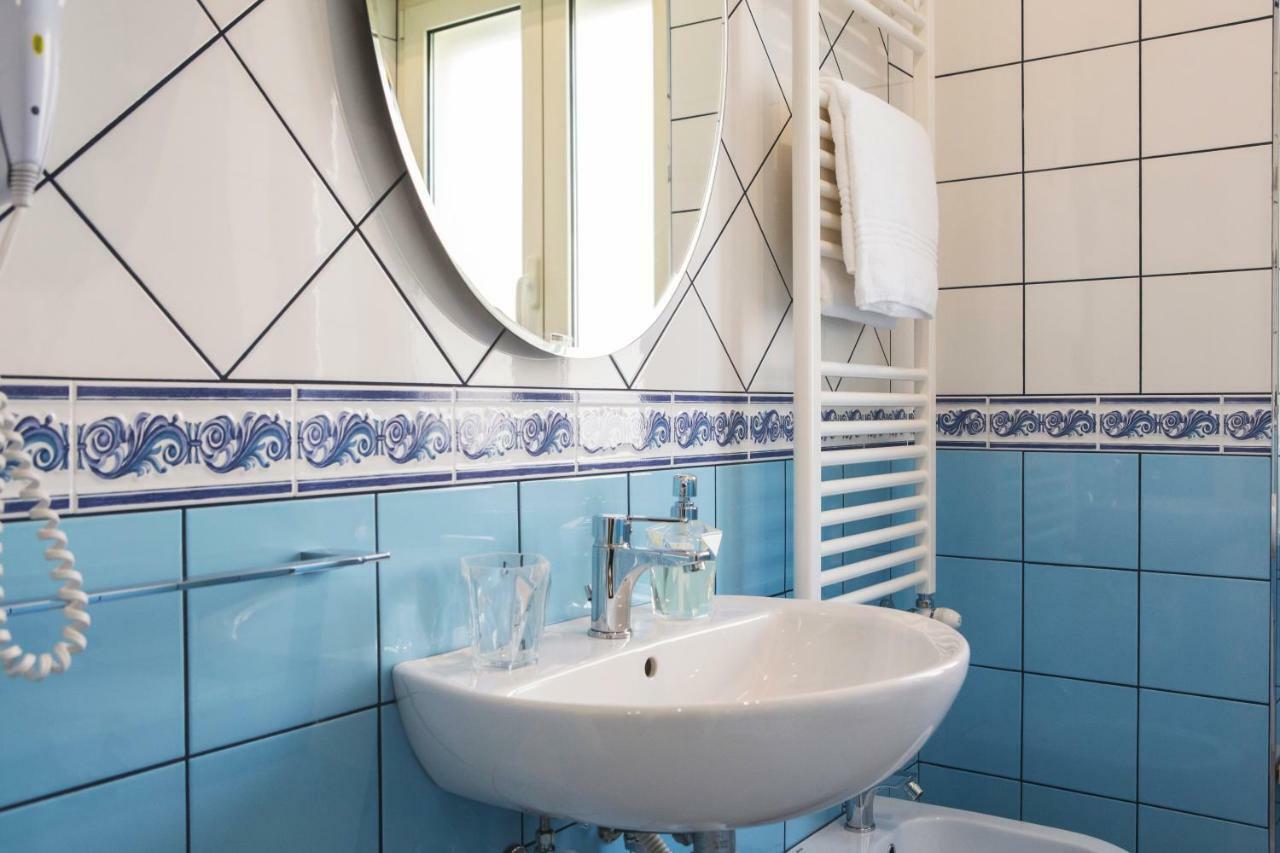 Double or Twin Room Private Bathroom