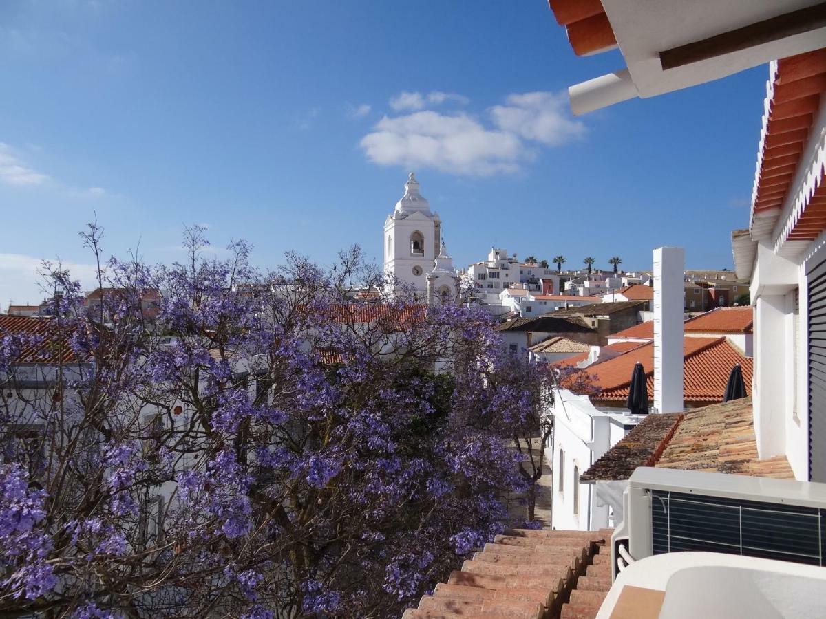 Apartamento com 1 Quarto e Vista Rua