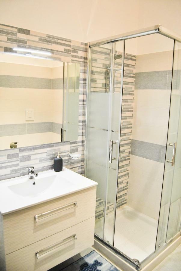 Chambre Triple avec Salle de Bains Privative Séparée