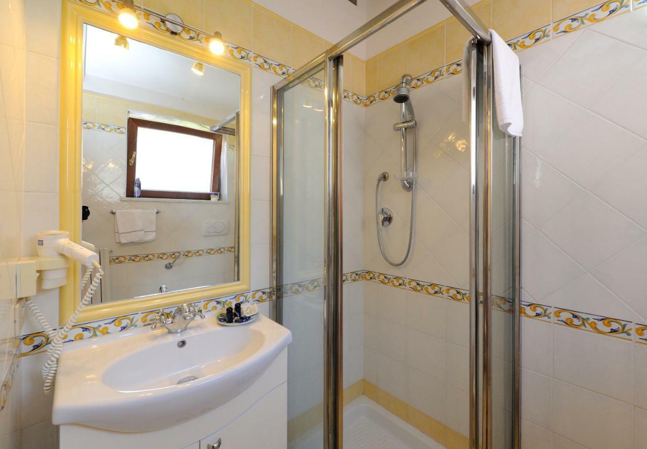 Deluxe Double or Twin Room Sea View
