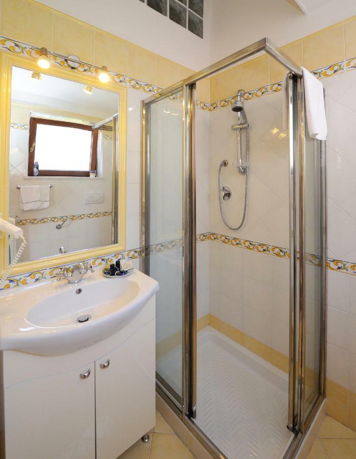 Deluxe Double or Twin Room Sea View
