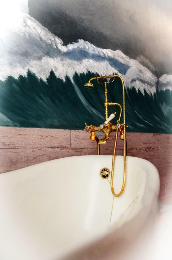 Deluxe Double Room Bath