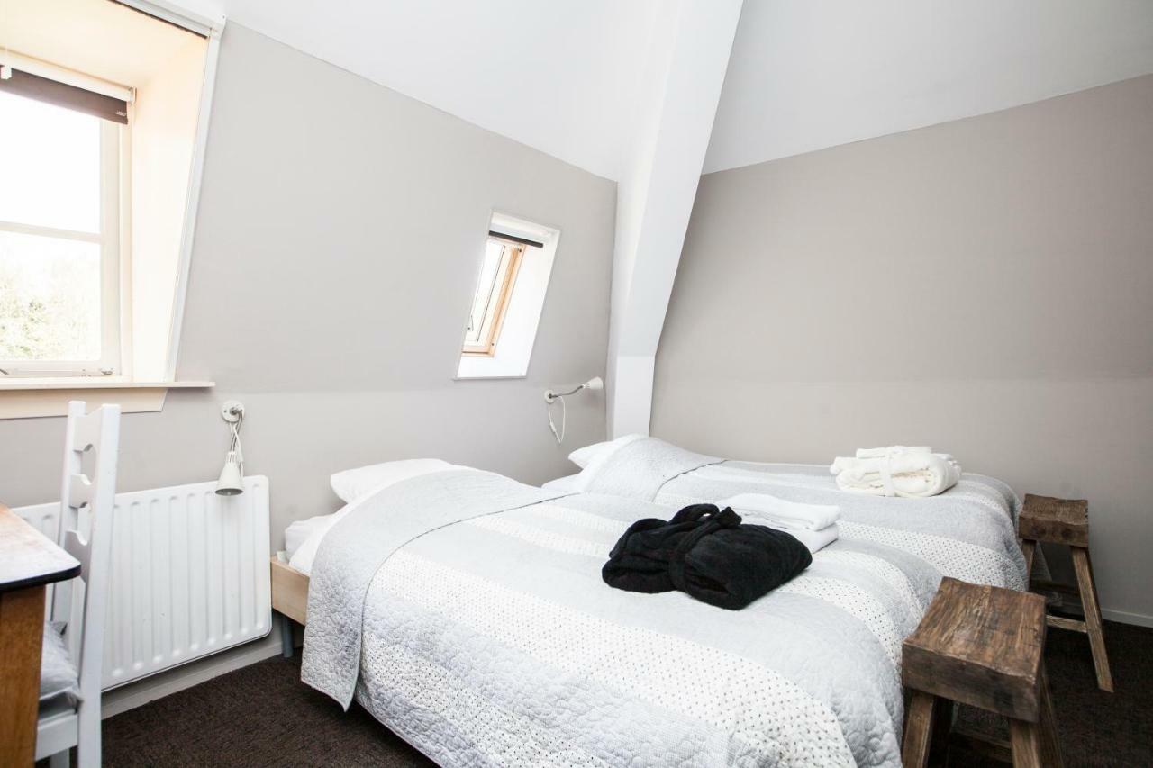 Standard Double Room Toilet