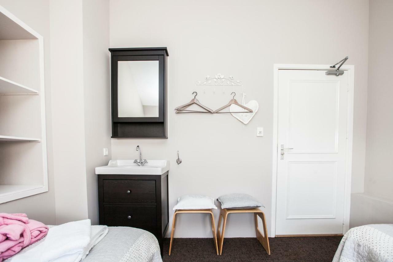 Standard Double Room Toilet