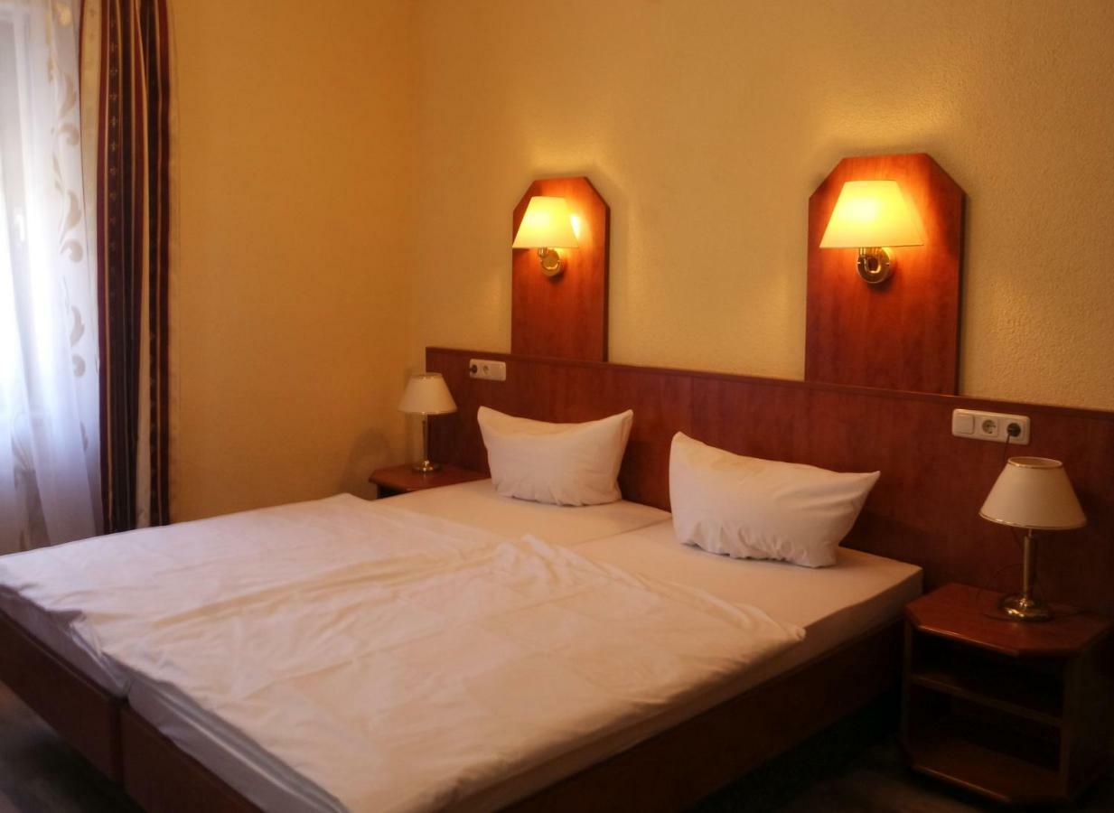 Deluxe Double or Twin Room,855684485:JPEG