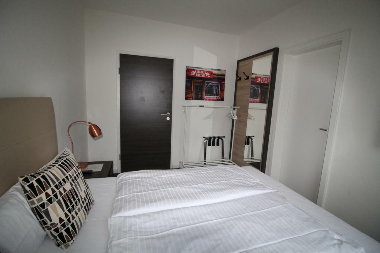 Small Double Room,858175436:JPEG