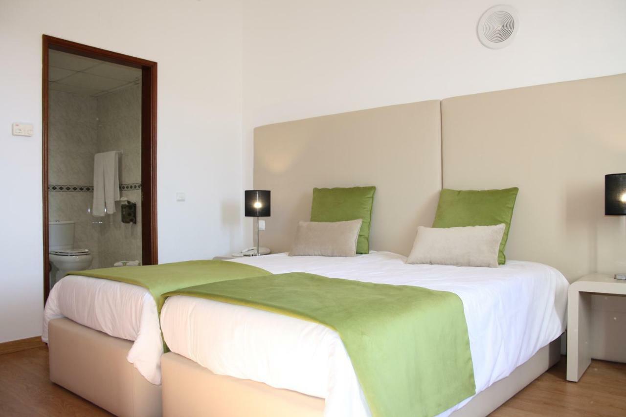 Quarto Twin com Cama Extra