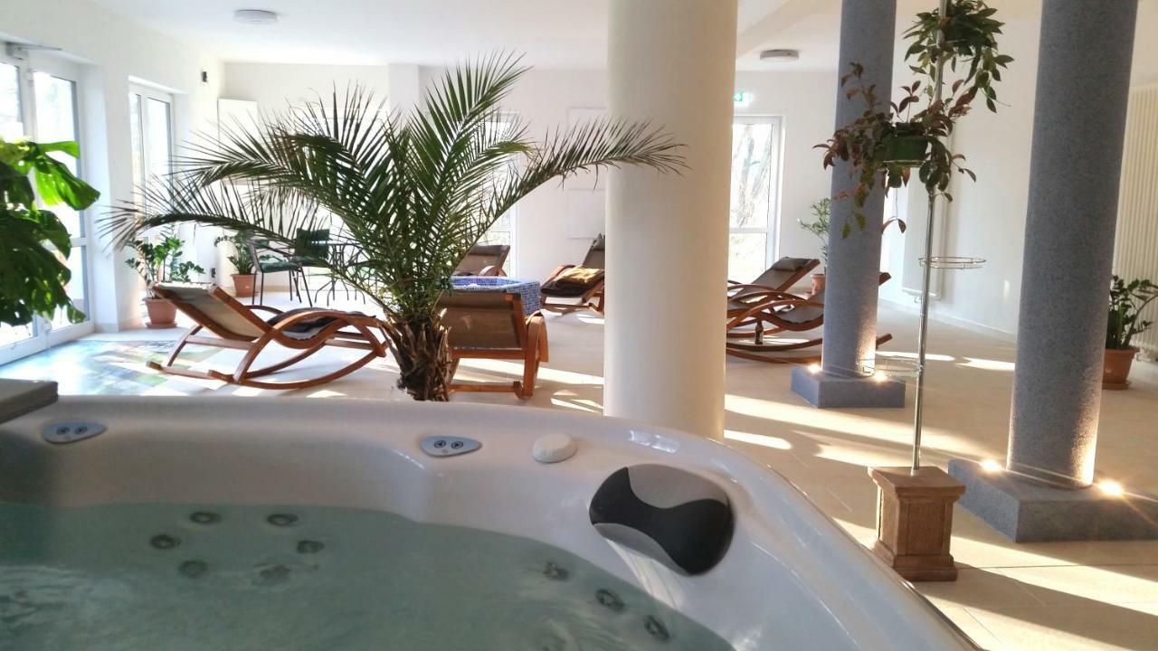 Zweibettzimmer mit Balkon