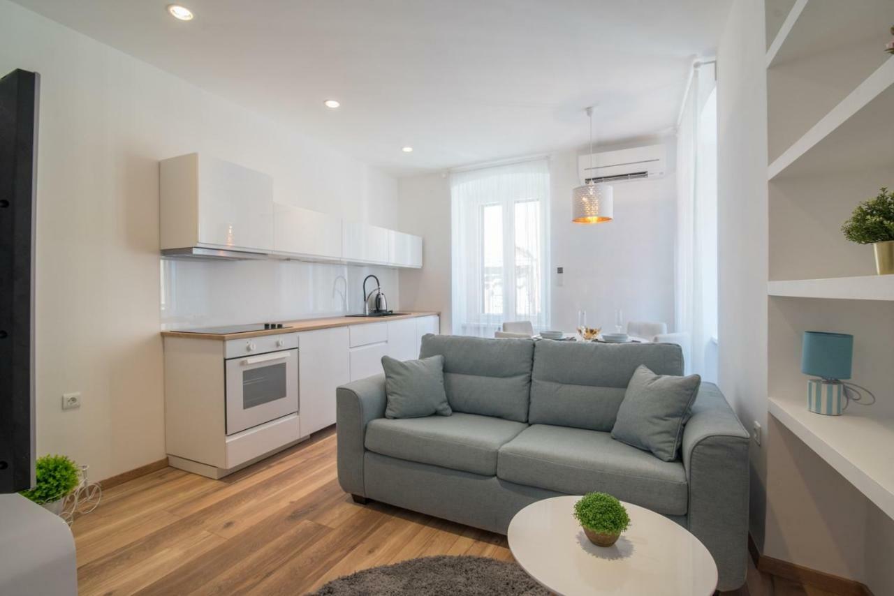 Apartment,863538524:JPEG