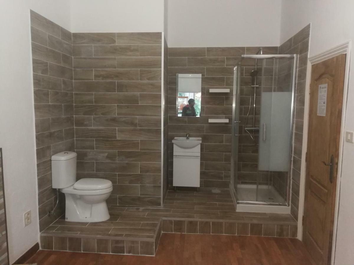Double Room Private Bathroom
