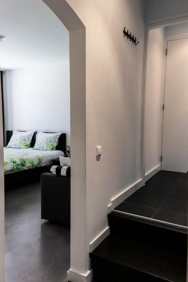 Deluxe Family Room Shower