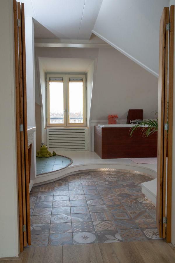 Deluxe King Suite