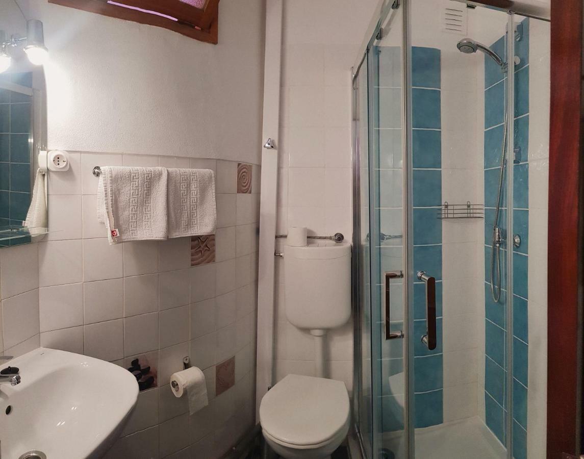 Quarto Twin com Casa de Banho Privativa