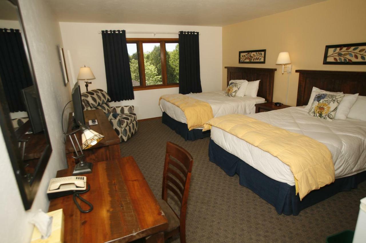 Queen Room Two Queen Beds