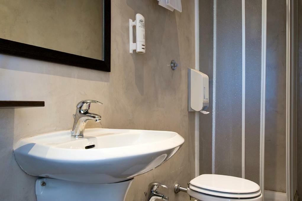 Double or Twin Room Sea View