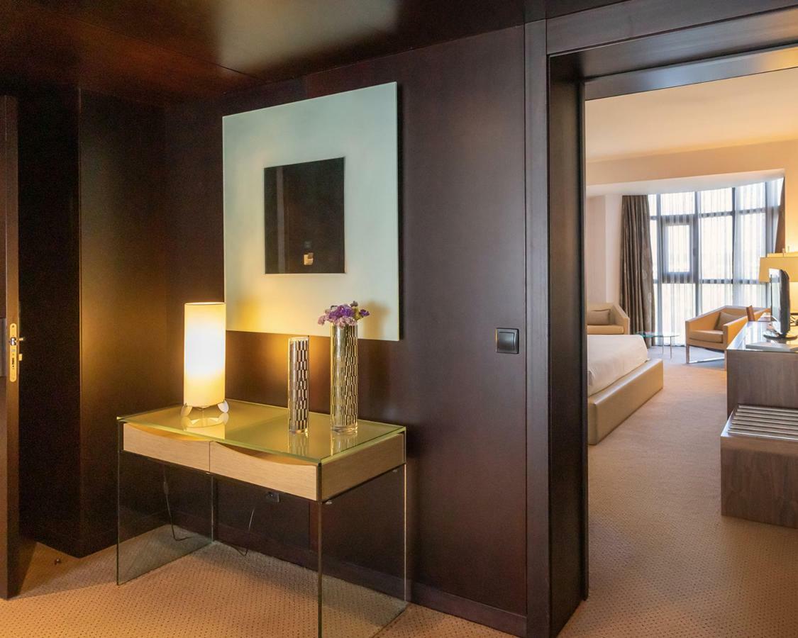 Executive Suite,1088880955:JPEG