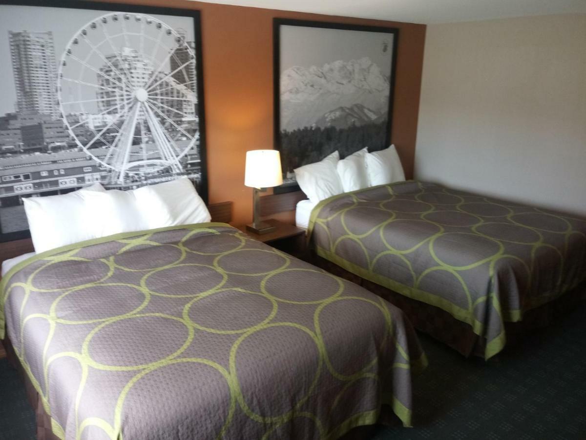 Queen Room Two Queen Beds Mobility Access or Non-Smoking