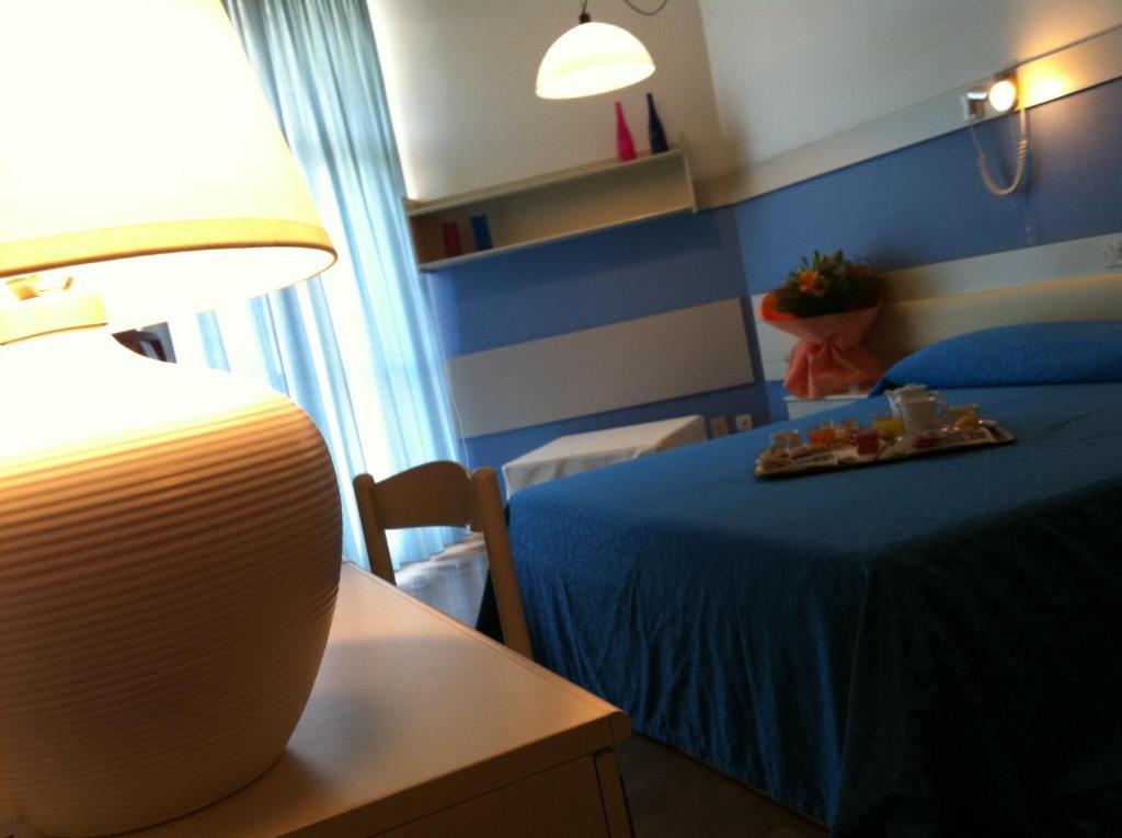 Double or Twin Room Balcony Partial Sea View