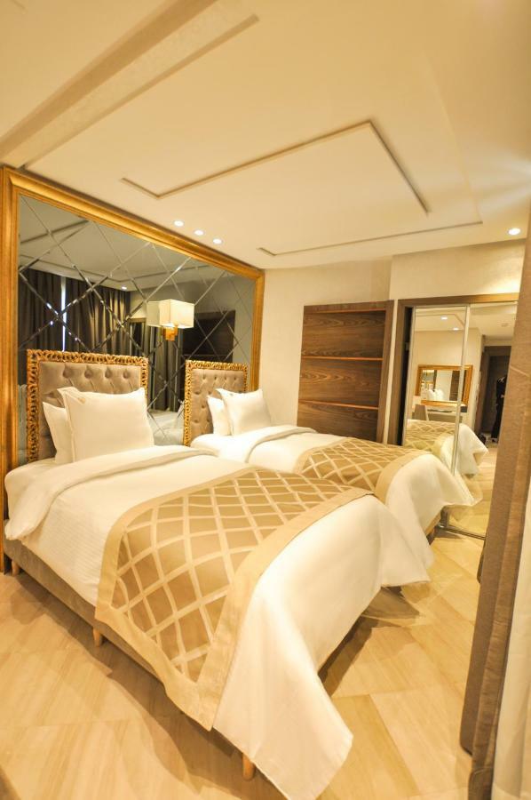 Standard Junior Suite Twin