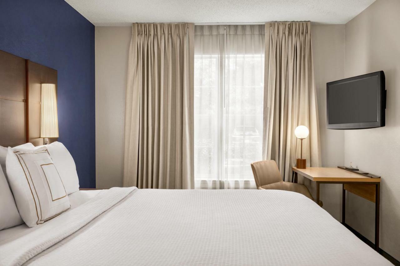 Two-Bedroom Queen Suite