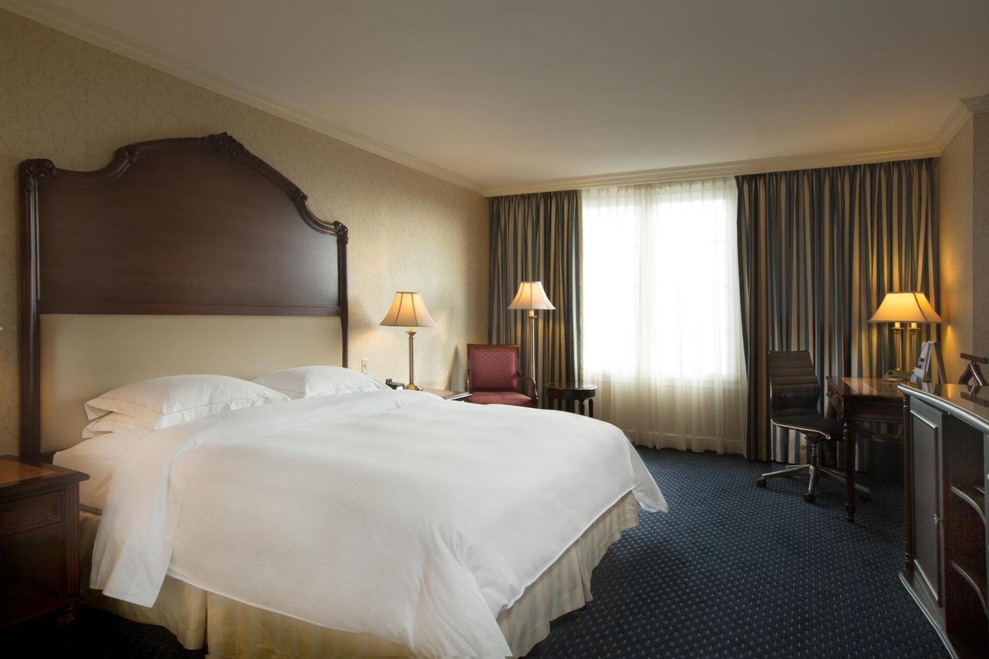 Superior Executive King Room VIP Lounge Access