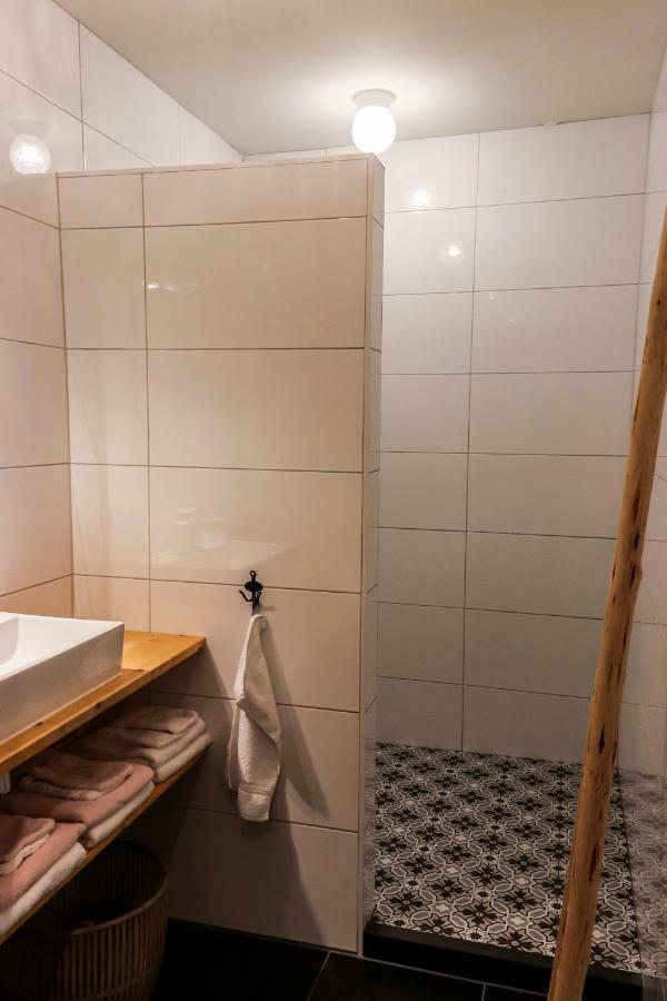 Deluxe Family Room Shower