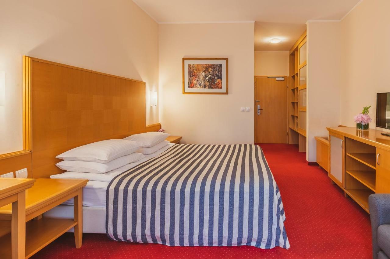 Standard Room One King Bed or Two Twin Beds