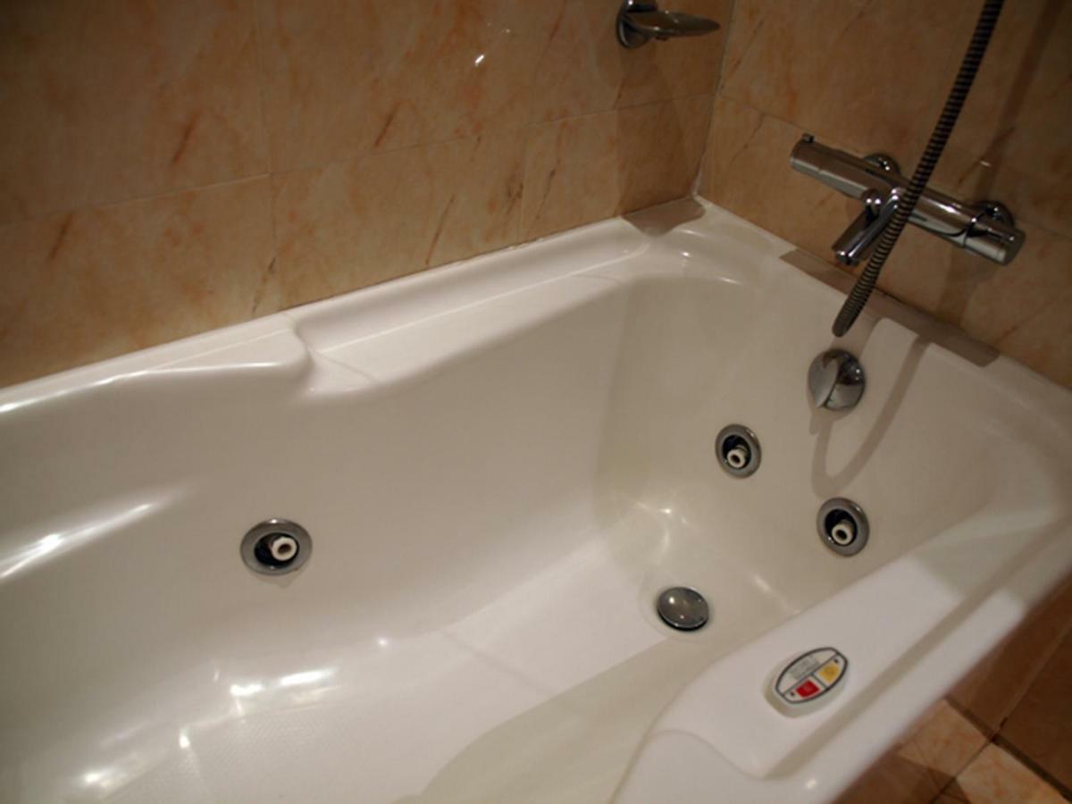 King Suite Spa Bath