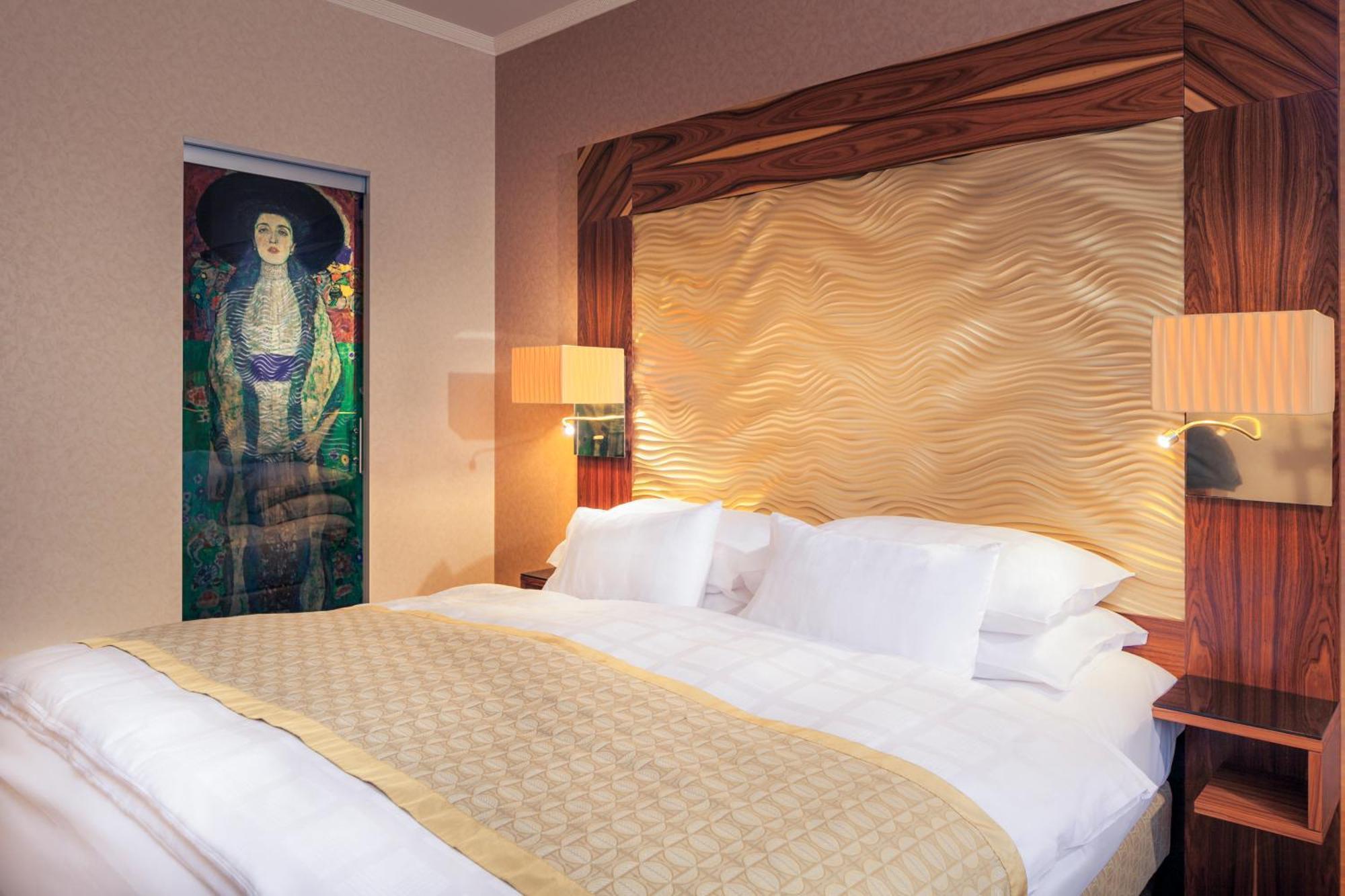 Superior Modern Art