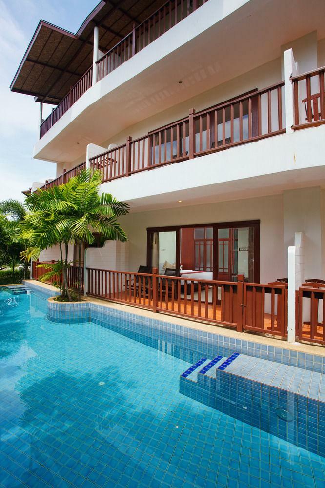Chambre avec Accès Piscine - Vue sur Jardin