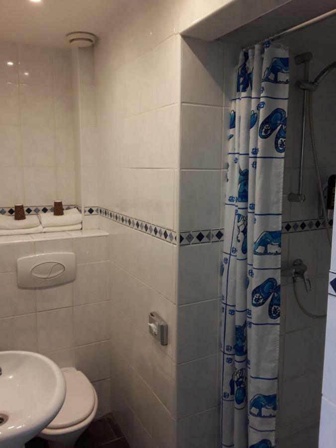 Single Room Private Bathroom